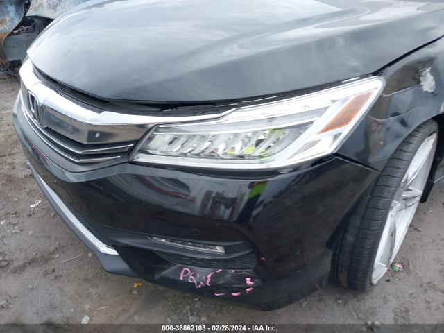 Honda Accord Touring 2016 1HGCR3F99GA012518 Image 18