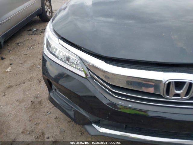 Honda Accord Touring 2016 1HGCR3F99GA012518 Image 19