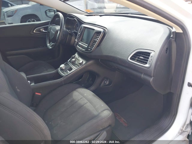 Chrysler 200 Limited 2015 1C3CCCABXFN690622 Image 5