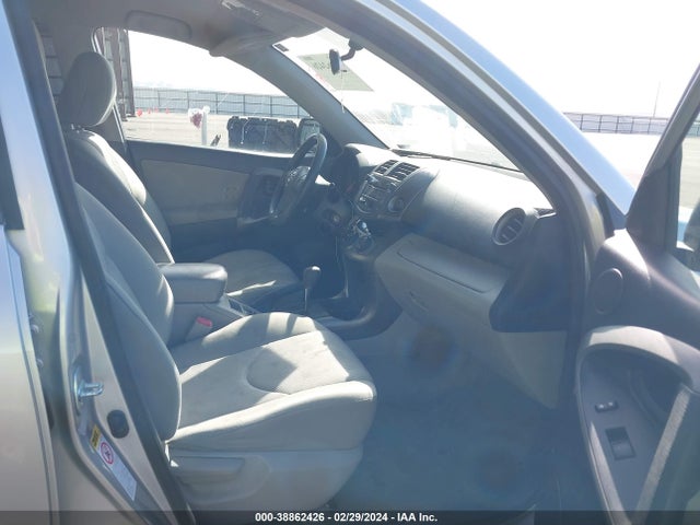 2009 TOYOTA RAV4 VIN: JTMBF35VX95007082