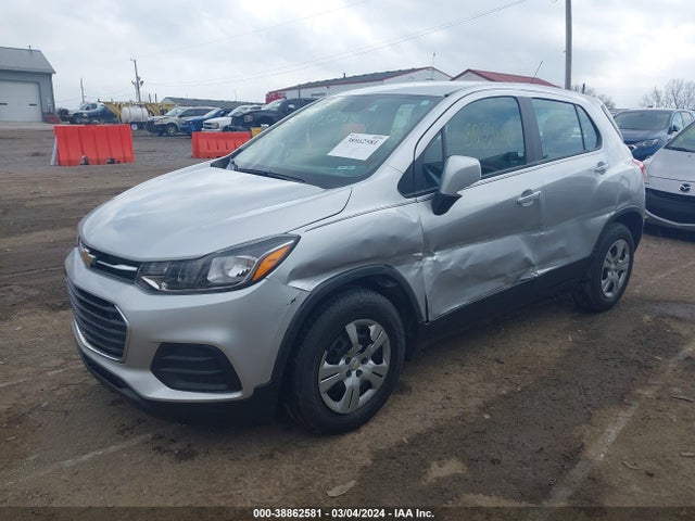 Chevrolet TRAX LS 2018 KL7CJKSB9JB610194 Image 2