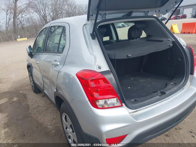 Chevrolet TRAX LS 2018 KL7CJKSB9JB610194 Image 3