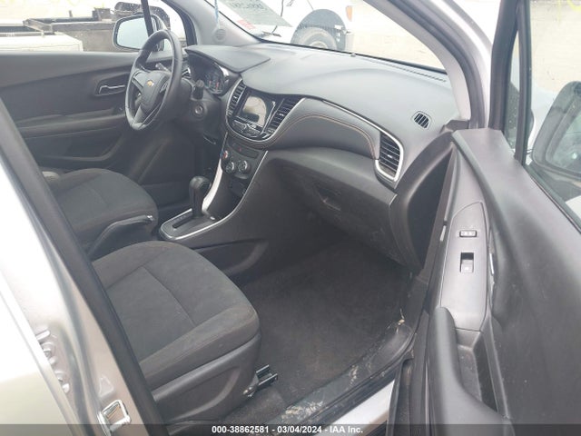 Chevrolet TRAX LS 2018 KL7CJKSB9JB610194 Image 5