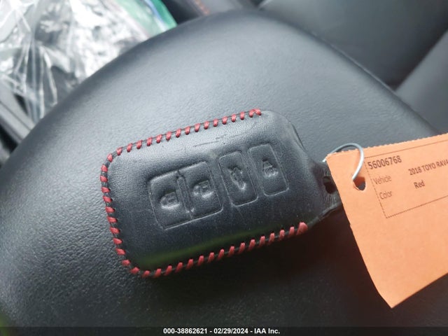 Toyota RAV4 SE 2018 JTMNFREV0JD126818 Image 11