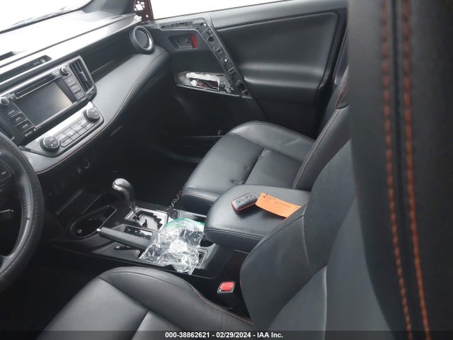 Toyota RAV4 SE 2018 JTMNFREV0JD126818 Image 5