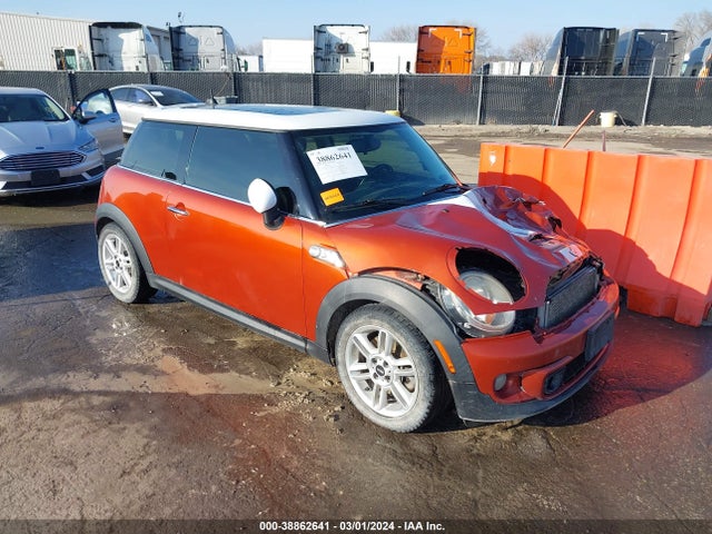 2011 MINI COOPER S WMWSV3C53BTY10255 Photo 0