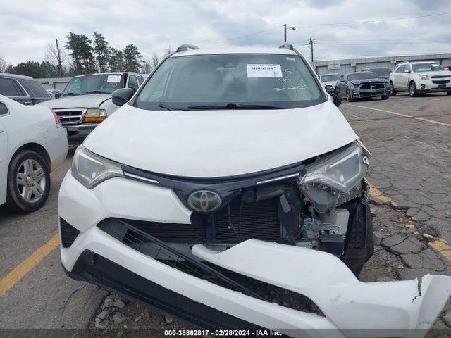 Toyota RAV4 LE 2018 JTMZFREV7JJ157275 Image 12
