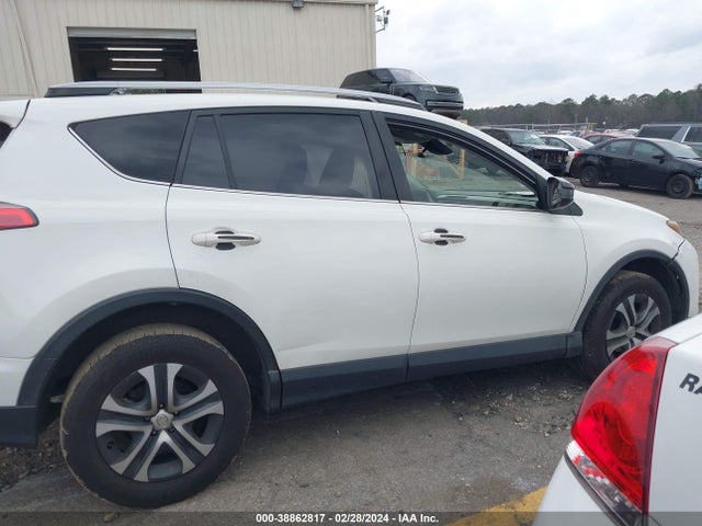 Toyota RAV4 LE 2018 JTMZFREV7JJ157275 Image 13
