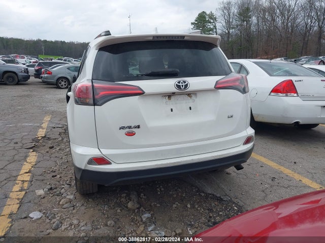Toyota RAV4 LE 2018 JTMZFREV7JJ157275 Image 16