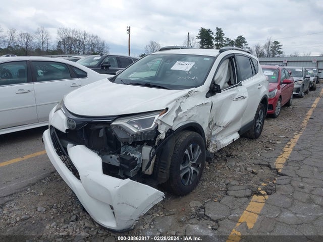 Toyota RAV4 LE 2018 JTMZFREV7JJ157275 Image 2