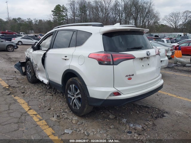 Toyota RAV4 LE 2018 JTMZFREV7JJ157275 Image 3
