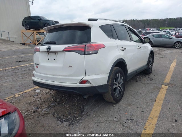 Toyota RAV4 LE 2018 JTMZFREV7JJ157275 Image 4