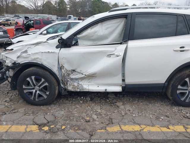 Toyota RAV4 LE 2018 JTMZFREV7JJ157275 Image 6
