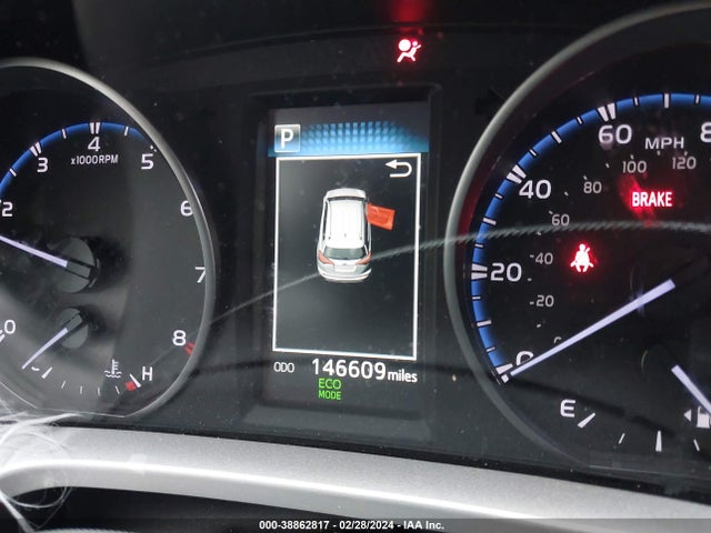 Toyota RAV4 LE 2018 JTMZFREV7JJ157275 Image 7