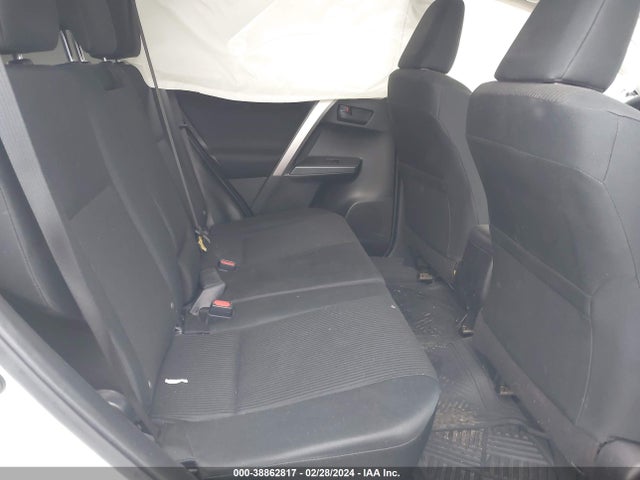 Toyota RAV4 LE 2018 JTMZFREV7JJ157275 Image 8