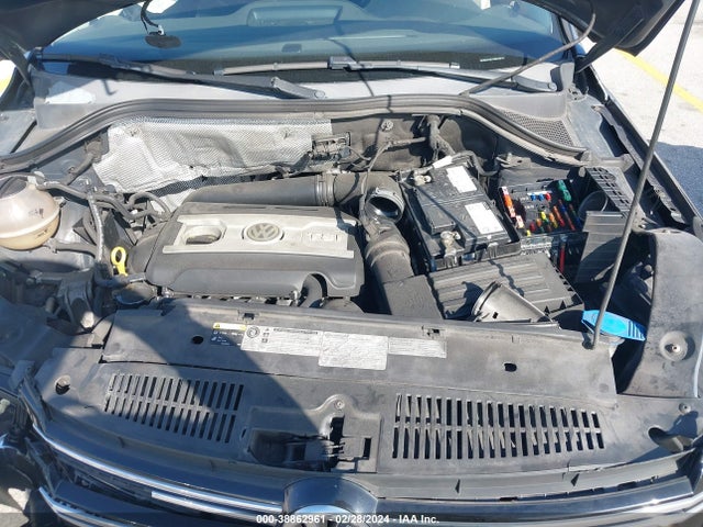 Volkswagen TIGUAN S 2015 WVGAV7AX1FW513219 Image 10