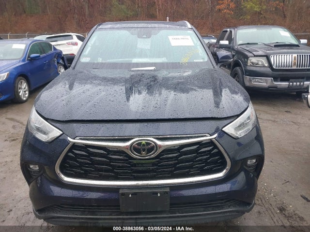 Toyota Highlander Limited 2022 5TDDZRBH0NS216353 Image 13