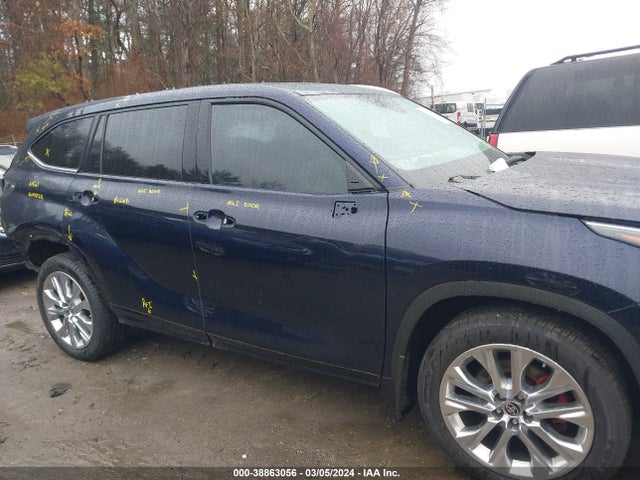 Toyota Highlander Limited 2022 5TDDZRBH0NS216353 Image 14