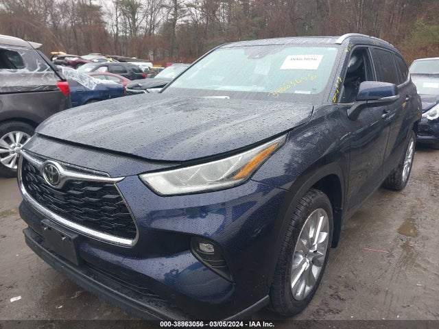 Toyota Highlander Limited 2022 5TDDZRBH0NS216353 Image 2