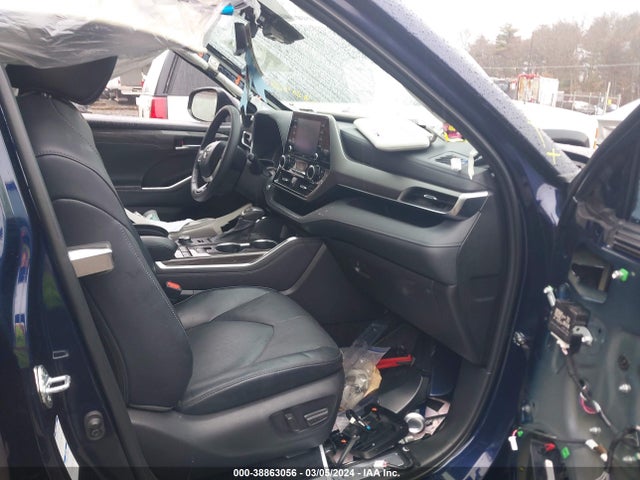 Toyota Highlander Limited 2022 5TDDZRBH0NS216353 Image 5