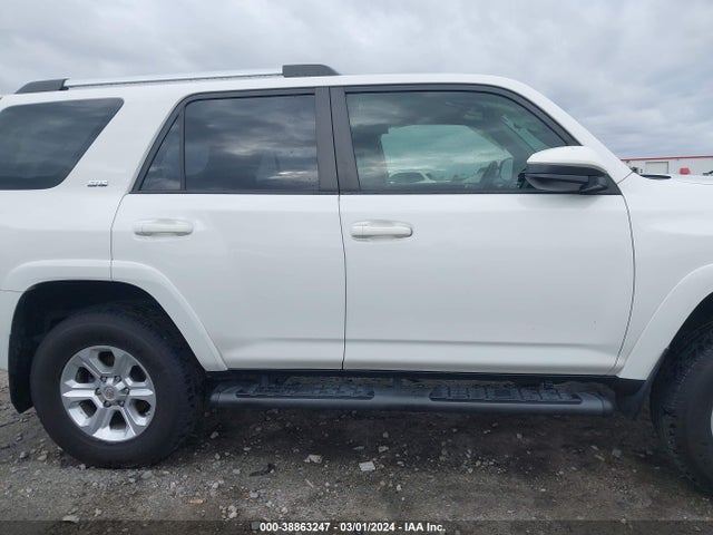 Toyota 4RUNNER SR5 2019 JTEZU5JR0K5199042 Image 14