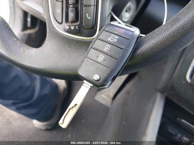 KIA Optima Lx 2017 5XXGT4L30HG167911 Image 11