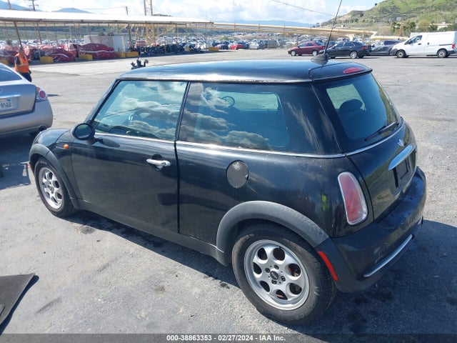 2005 MINI COOPER WMWRC33425TC59481 Photo 2