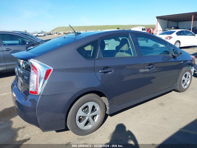 2013 Toyota Prius Three მანქანა იყიდება აუქციონზე, vin: JTDKN3DU4D5637782, აუქციონის ნომერი: 38863672