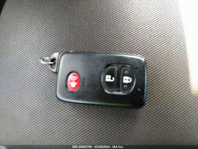 JTKJF5C72GJ014438 Scion TC
