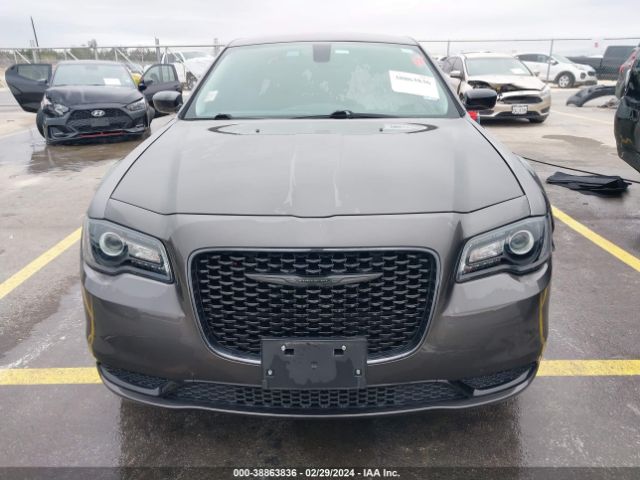 2C3CCARG8LH225670 Chrysler 300 Touring Awd