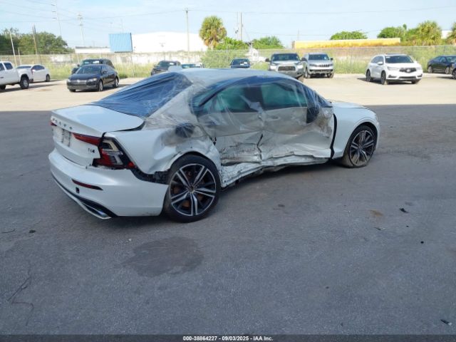 2021 VOLVO S60 7JRA22TM3MG092468 Photo 3