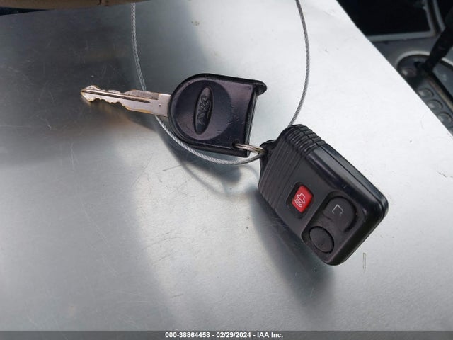 2005 FORD ESCAPE XLT VIN: 1FMYU93165DA00984