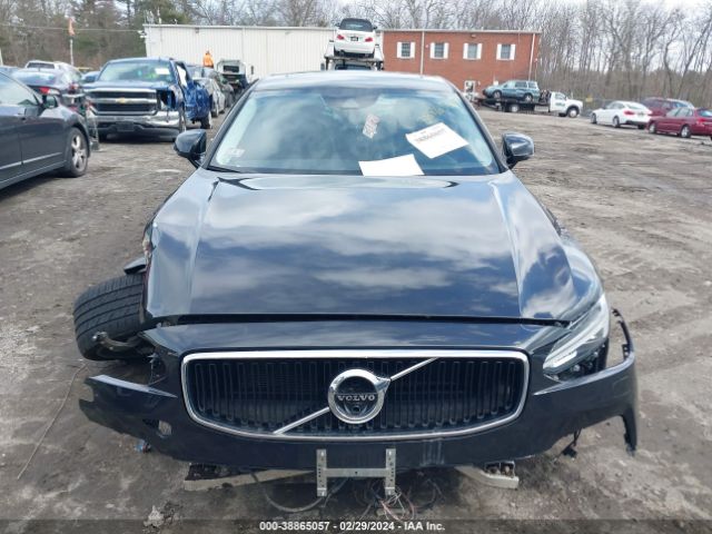 LVY982MK8JP032610 Volvo S90 T5 Momentum