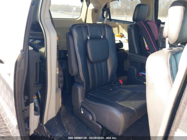 2C4RC1CG1GR135601 Chrysler Town & Country Touring-l Anniversary Edition