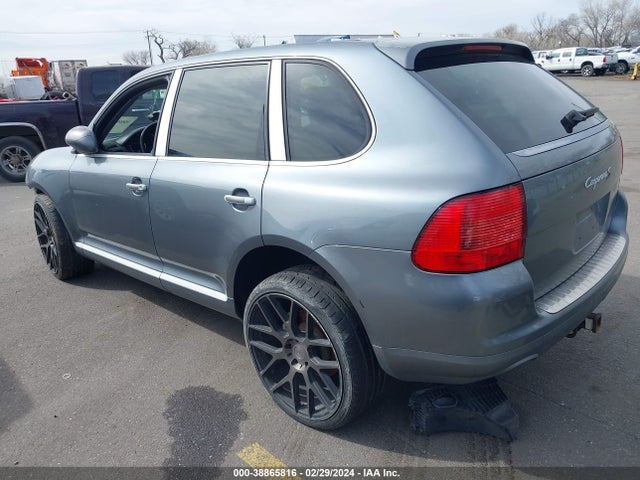 2005 PORSCHE CAYENNE WP1AB29P05LA62979 Photo 2