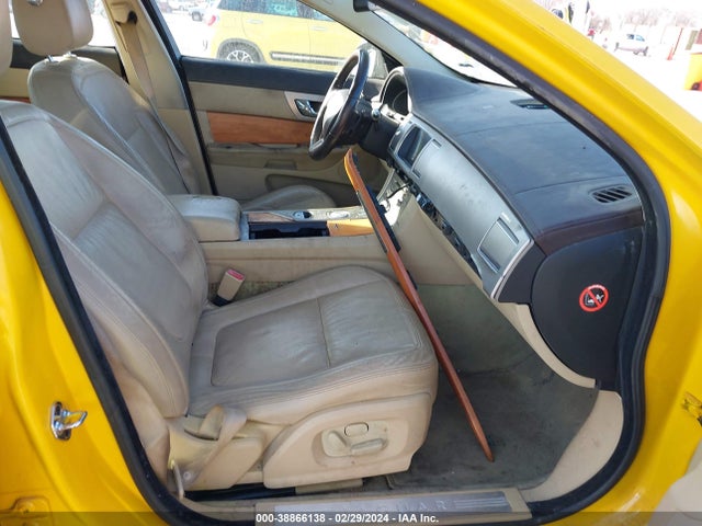 2010 JAGUAR XF SAJWA0FA8AHR54958 Photo 4