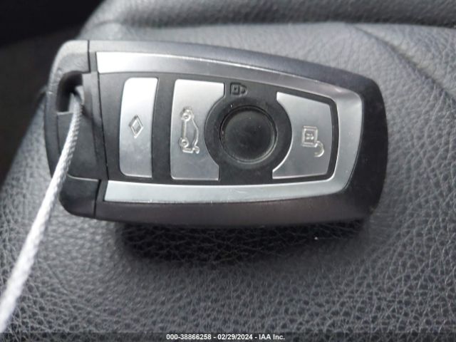 WBA3B1G51FNT03389 BMW 320i