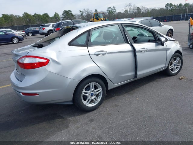 Ford FIESTA SE 2019 3FADP4BJ2KM113965 Image 4