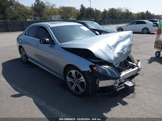 Mercedes-Benz E 300 2018 WDDZF4JB2JA442566 Image 1