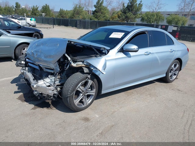 Mercedes-Benz E 300 2018 WDDZF4JB2JA442566 Image 2