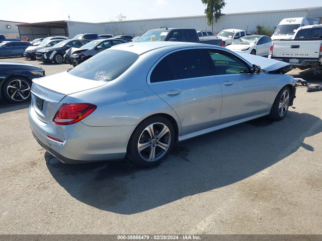 Mercedes-Benz E 300 2018 WDDZF4JB2JA442566 Image 4