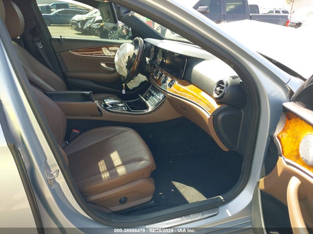 Mercedes-Benz E 300 2018 WDDZF4JB2JA442566 Image 5