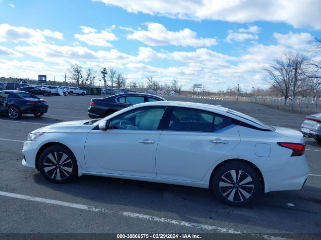 1N4BL4DW3LN300571 Nissan Altima Sv Intelligent Awd