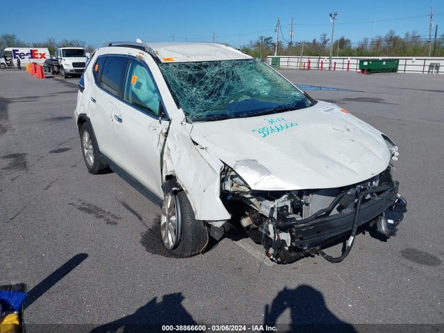 Nissan ROGUE SV 2017 5N1AT2MTXHC883624 Image 1