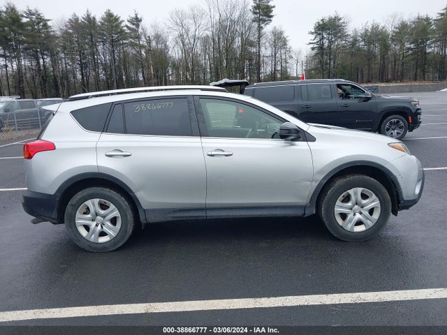 Toyota RAV4 LE 2015 JTMBFREV4FJ036552 Image 14