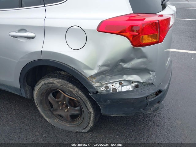 Toyota RAV4 LE 2015 JTMBFREV4FJ036552 Image 12