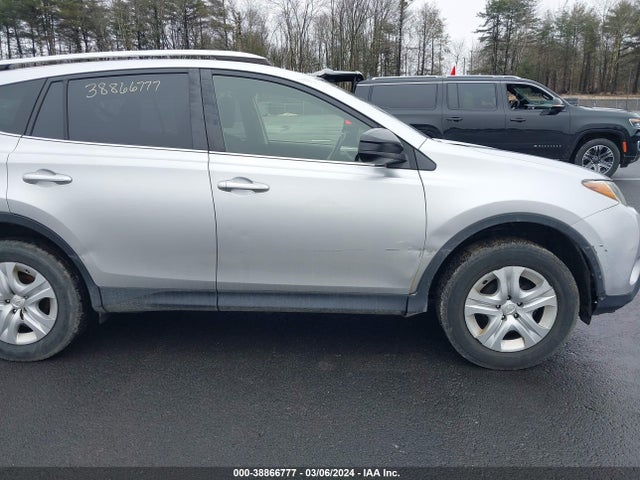 Toyota RAV4 LE 2015 JTMBFREV4FJ036552 Image 20