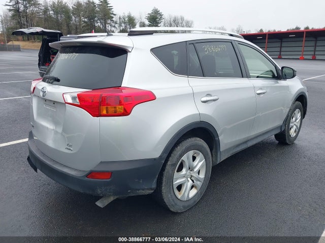 Toyota RAV4 LE 2015 JTMBFREV4FJ036552 Image 4