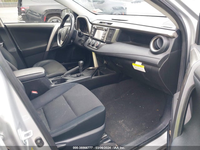 Toyota RAV4 LE 2015 JTMBFREV4FJ036552 Image 5