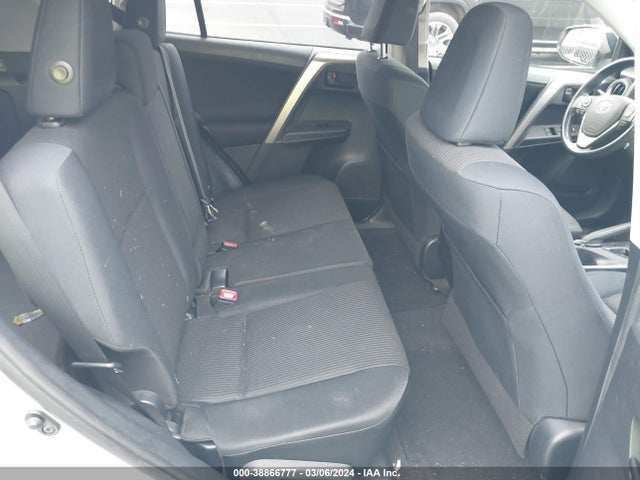 Toyota RAV4 LE 2015 JTMBFREV4FJ036552 Image 8